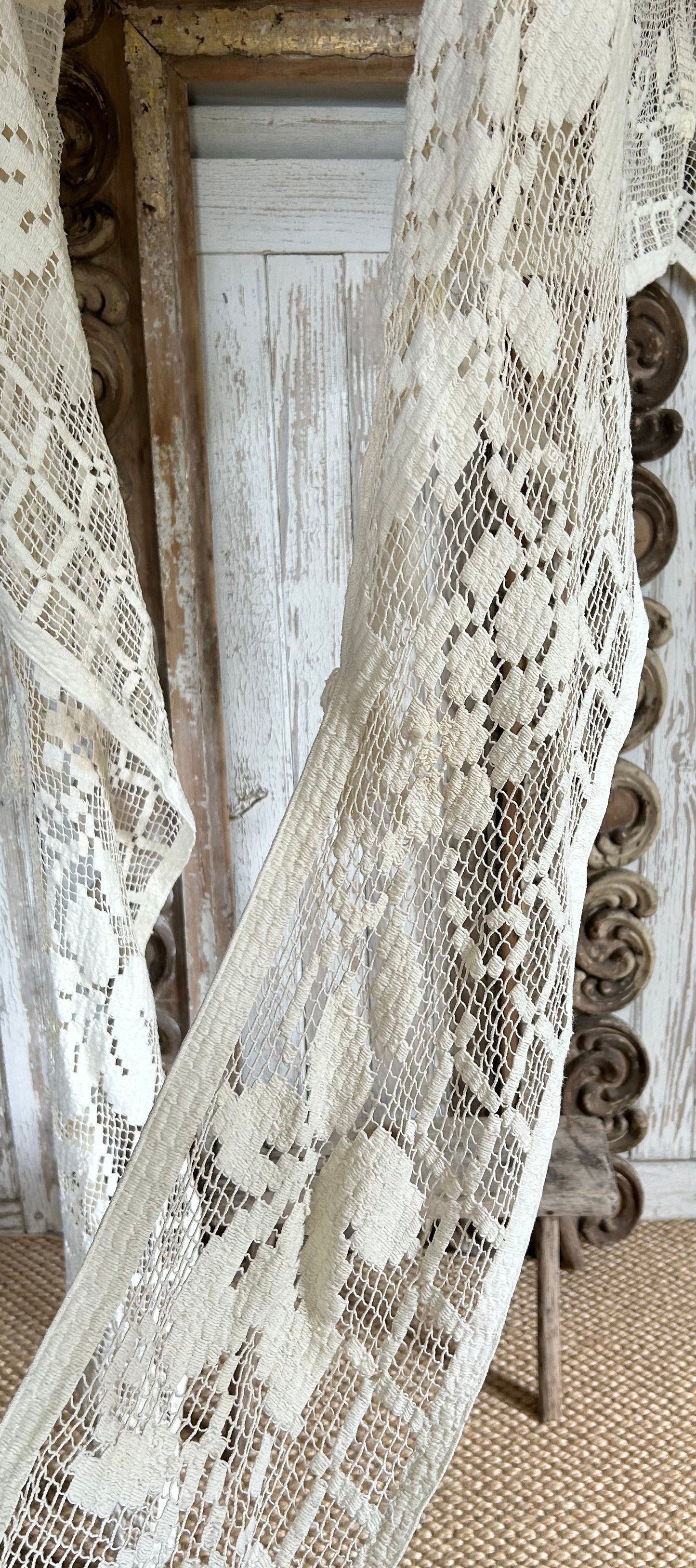 filet lace panel cantoniere