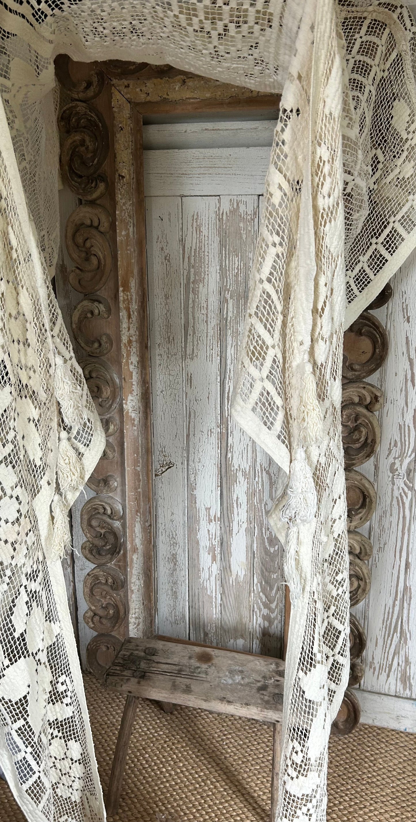 filet lace panel cantoniere
