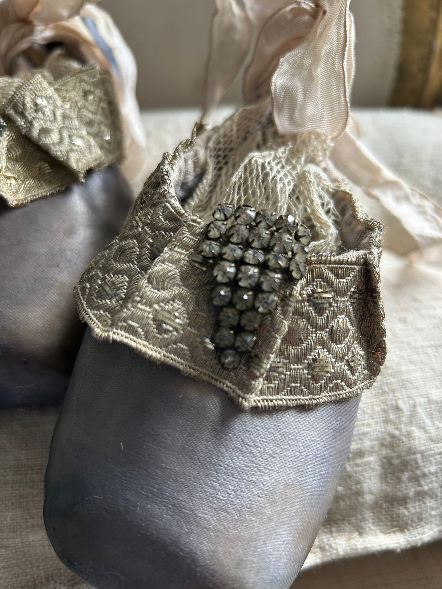 Ballet pointes with french wirework trims.
