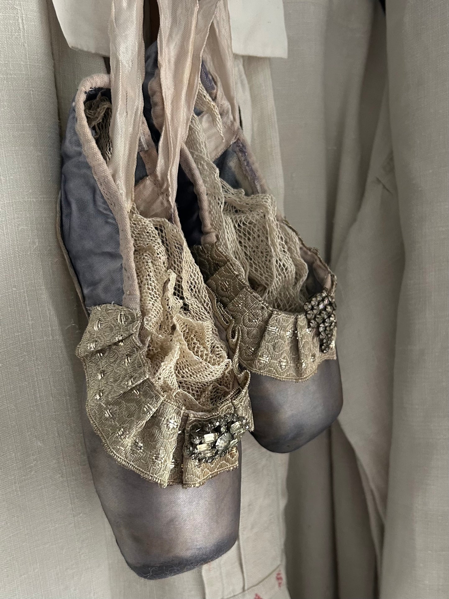 Ballet pointes with french wirework trims.