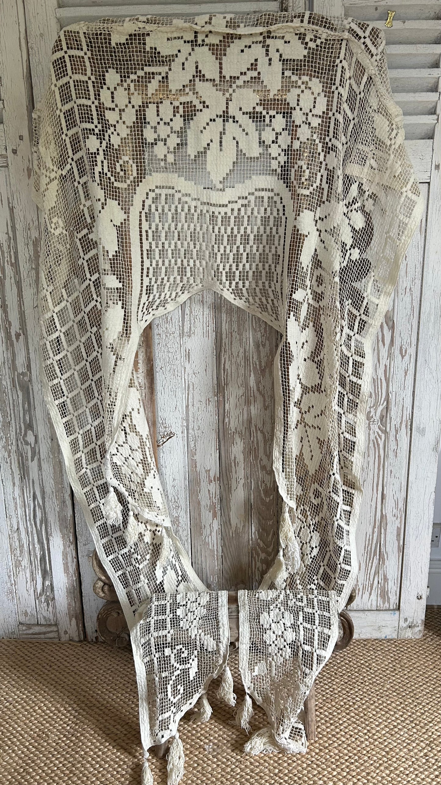 filet lace panel cantoniere