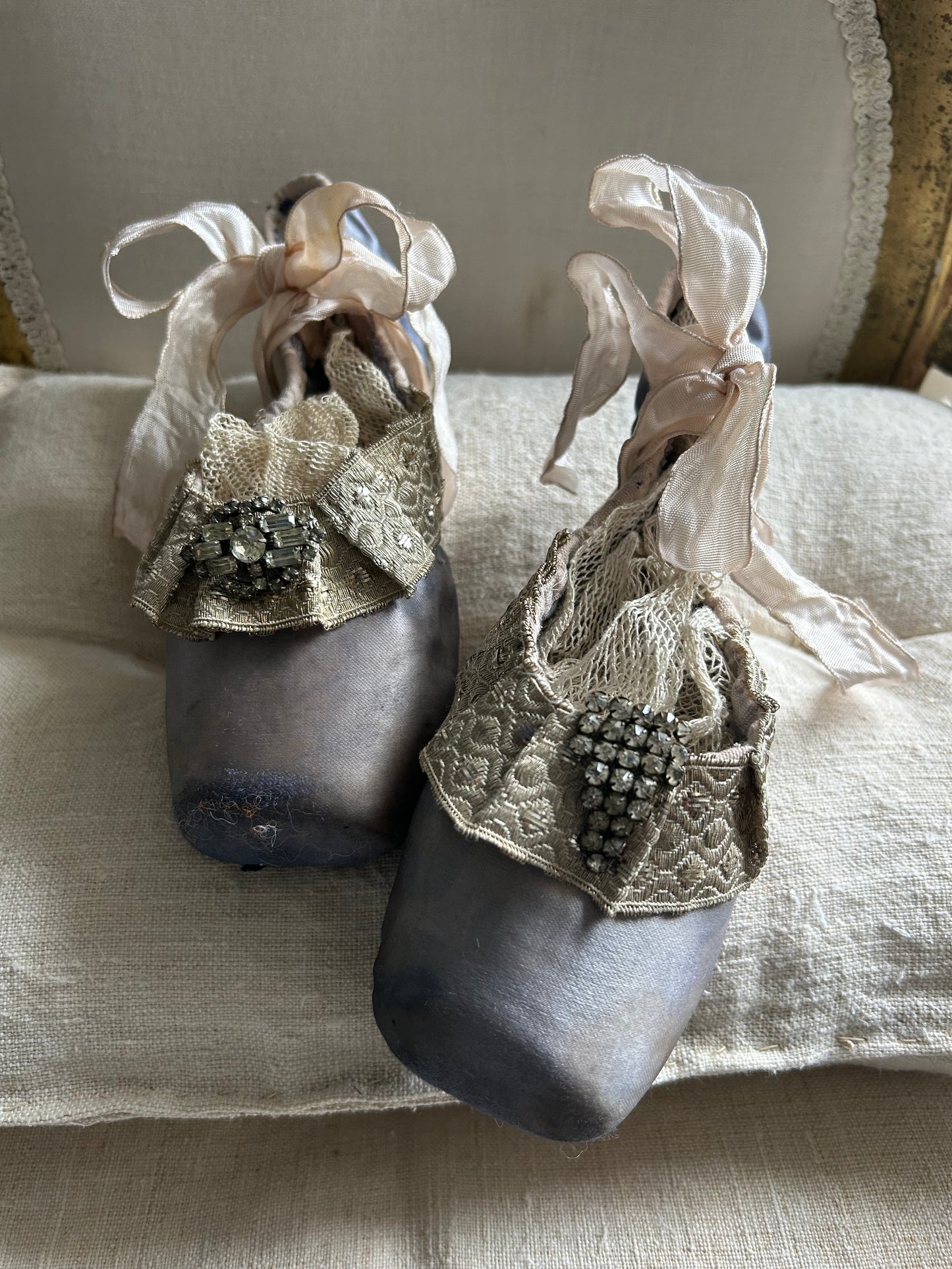 Ballet pointes with french wirework trims.