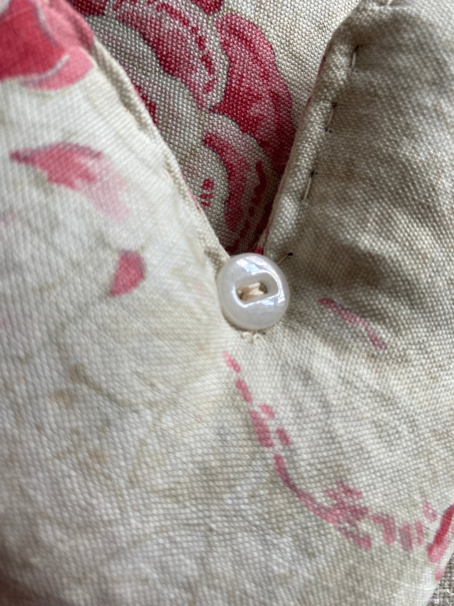 A pair of small hearts with lavender
