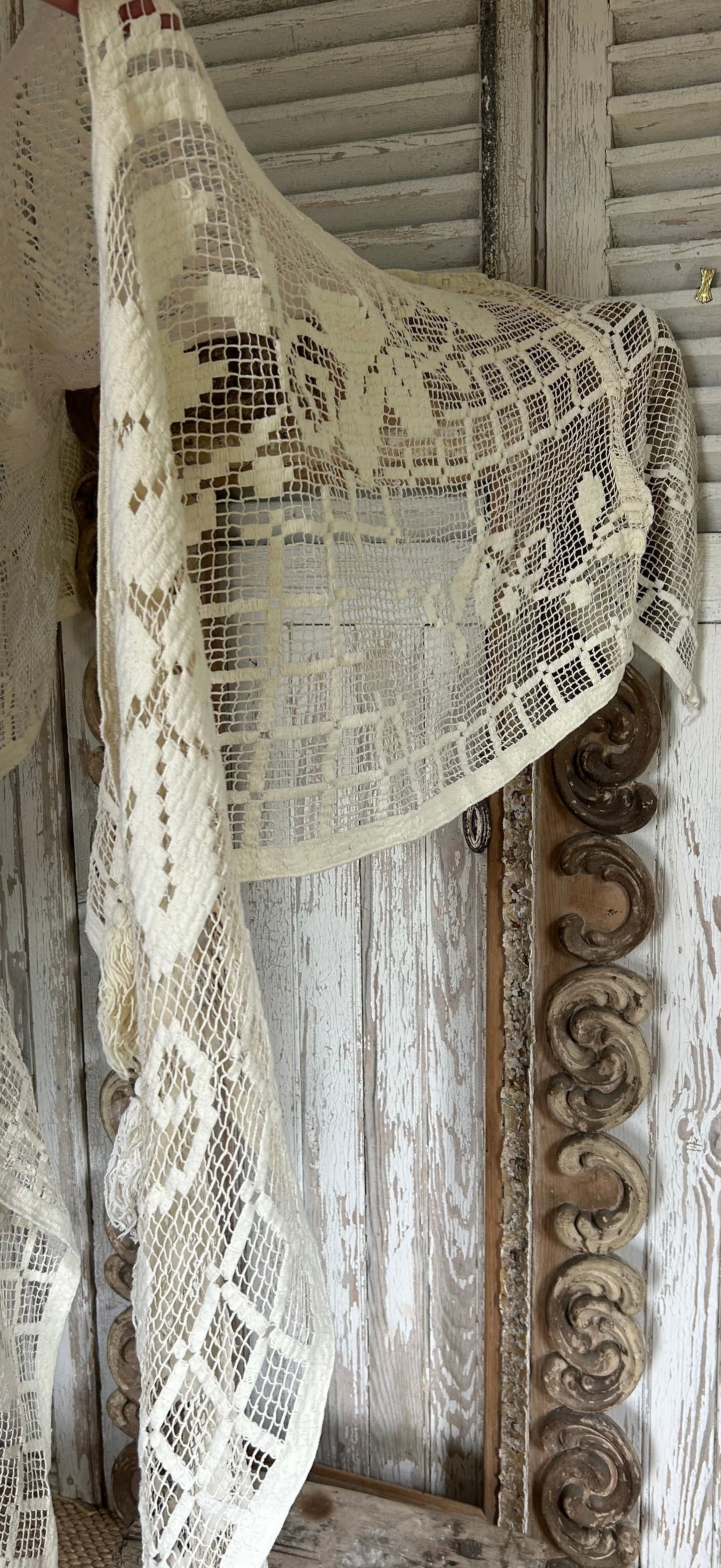 filet lace panel cantoniere