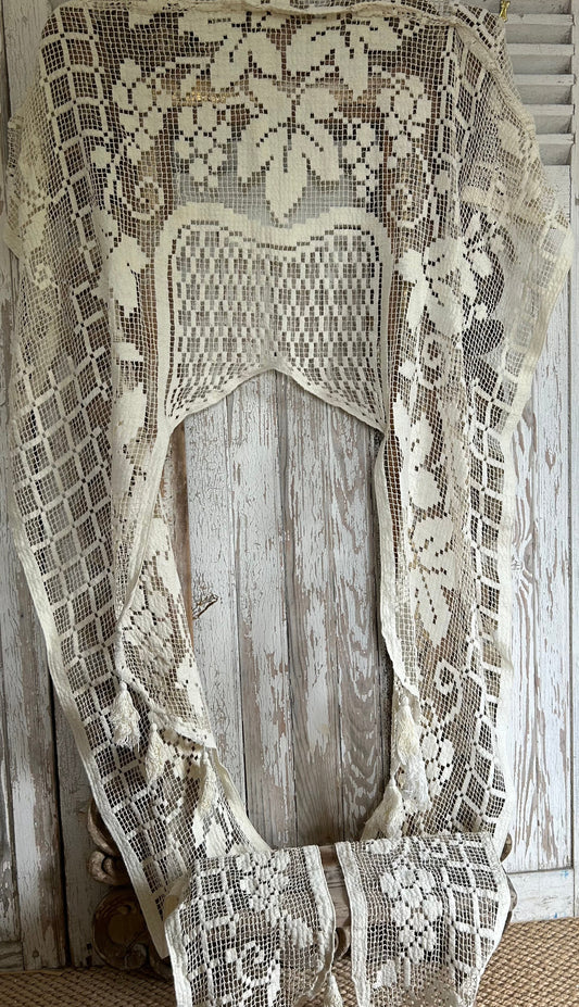 filet lace panel cantoniere